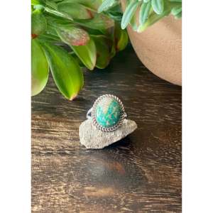 Anillo de Plata de Ley con Turquesa de la Montaña Sonora de Reda Galvan, Corte Ovalado, Diamantes Engastados en Bisel, Oro Rosa, Romántico, Talla 8.75, Regalo Perfecto - Product Image 1