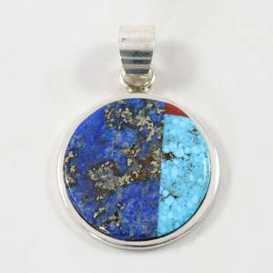 Pendentif en argent sterling avec incrustations de lapis, turquoise Kingman et rosarita - Product Image 1