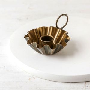 Bougeoir en métal finition or antique, élégant bougeoir à cône festonné, style nordique, bougeoir en laiton pour la décoration du salon - Product Image 1