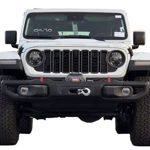 Nuevo Levin Sedán 2024 Blanco con Interior de Cuero Claro, Motor Turbo R21 de 4.1-6L V4 de Gasolina, Transmisión Automática, Euro VI, Techo Panorámico - Product Image 1