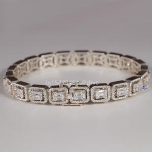 Offrez-vous l'élégance avec ce bracelet avec diamants Moissanite en argent sterling 925 pour l'ajout à votre collection - Product Image 5