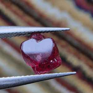 พลอยสปิเนลสีแดงธรรมชาติทรงหัวใจสำหรับทำเครื่องประดับ - Product Image 4