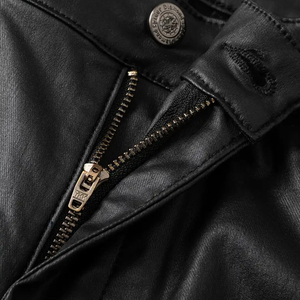 กางเกงขาสั้นหนังผู้ชายลำลองสำหรับทำงาน เคลือบผิวอย่างมีสไตล์ สวมใส่สบาย ยืดหยุ่นได้ รุ่น 2026 - Product Image 3