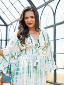 Robe midi bohème verte pour femmes, robe à manches longues à volants avec détails en dentelle, idéale pour les vacances, les pique-niques et les styles de villégiature - Product Image 5