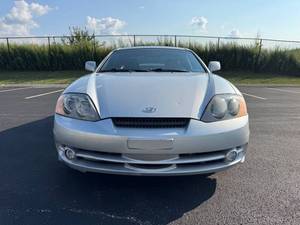 Hyundai Tiburon GT V6 d'occasion à bas prix, modèle 2004, à vendre - Product Image 2