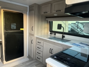 Remolques de Viaje Forest River RVs Rockwood Mini Lite Expandidos, Modernos y Ligeros, Usados y Económicos, Modelos 2024 y 2025, en Venta - Product Image 3