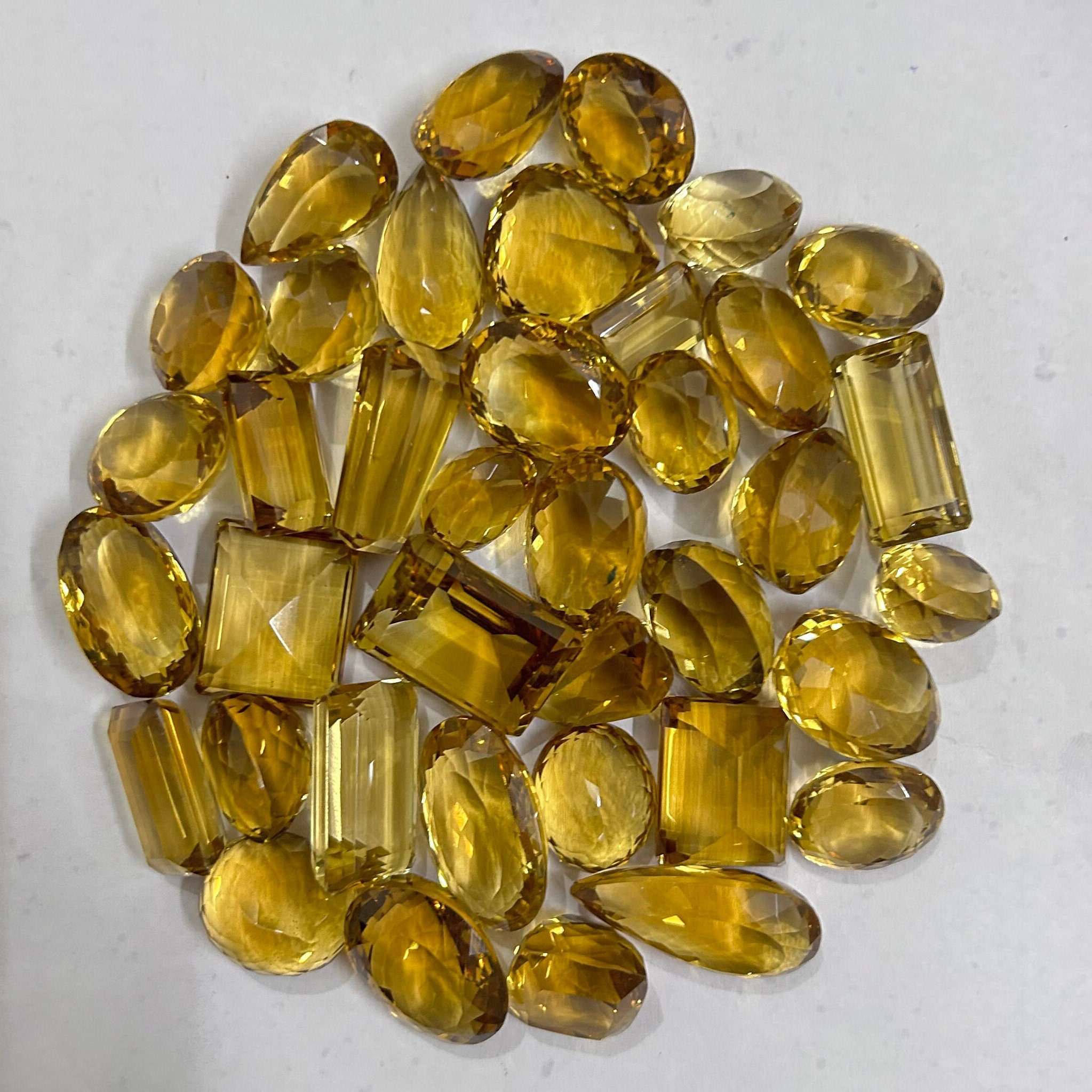 สีเหลือง