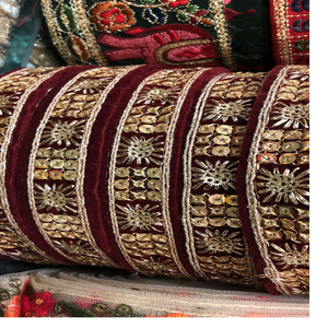 Sur mesure sur des rubans et lacets brodés à la machine à base de velours dans divers modèles et couleurs pour robes de mariée de 1.25 pouces. - Product Image 1