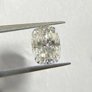 Elegante Diamante Amarillo Intenso en Corte Cojín, Cultivado en Laboratorio, Certificado por IGI, 1.62 Quilates, Pulido Excelente, Joyería Fina OEM - Product Image 1