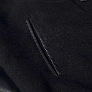 Veste de baseball surdimensionnée noire tendance pour hommes, veste d'hiver chaude à capuche, vêtements de rue, col montant, décoration brodée - Product Image 6