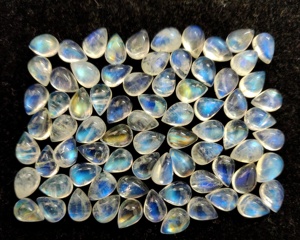 Natural Rainbow Moonstone Pear 8X12mm Cabochon Flat Back Blue Flashy Piedra preciosa suelta de alta calidad - Product Image 2