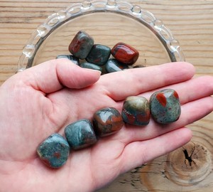 Venta al por mayor de piedras de sangre africanas a granel de alta calidad, piedras caídas naturales Feng Shui, cristales de piedras preciosas, venta al por mayor de alta calidad a granel - Product Image 2