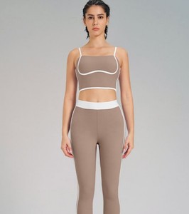 Ensemble de vêtements de yoga à séchage rapide pour femmes avec compression de couleur contrastée - Product Image 4