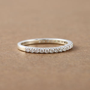 Diamante cultivado en laboratorio de corte redondo de oro macizo de 14K, ajuste de media eternidad, banda de boda lujosa, regalo para mujer - Product Image 2