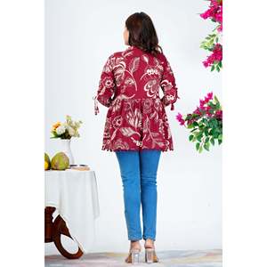 Haut en soie à imprimé floral pour femme avec embellissements en dentelle - Taille XL - Vêtement de cérémonie - Col à nœud - Product Image 4