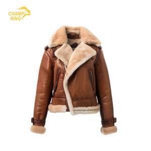 Veste en cuir pour femme de haute qualité avec doublure en fausse fourrure, écologique, couches de cuir Luxel pour l'hiver, boutons, fermeture éclair - Product Image 1