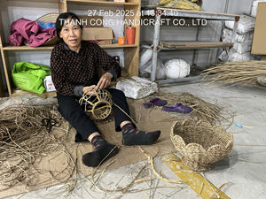 Urne en bois laqué de qualité supérieure pour les cendres humaines Vietnam Boîte commémorative fabriquée à la main OEM Exportation de produits funéraires personnalisés - Product Image 6