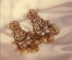 Conjunto de Collar Tradicional Indio en Tono Dorado con Pendientes a Juego, Estilo Templo, Joyería Festiva para Bodas y Celebraciones - Product Image 3