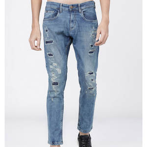Jeans déchirés délavés avec des coupes aux genoux et une texture usée conçus pour un confort quotidien Jeans déchirés fuselés minces pour les hommes - Product Image 1