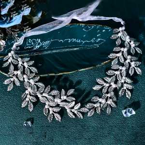 Diadema Bridella BHP353-S con Perlas Plateadas y Cristales de Aleación, con Ajuste Cómodo para Bodas Elegantes - Product Image 6