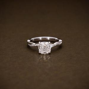 Bague de fiançailles en diamant de laboratoire taille coussin de 2,14 carats avec halo en forme de vigne, couleur F, pureté VVS2 VVS1, certifiée IGI, bague de promesse pour elle - Product Image 3