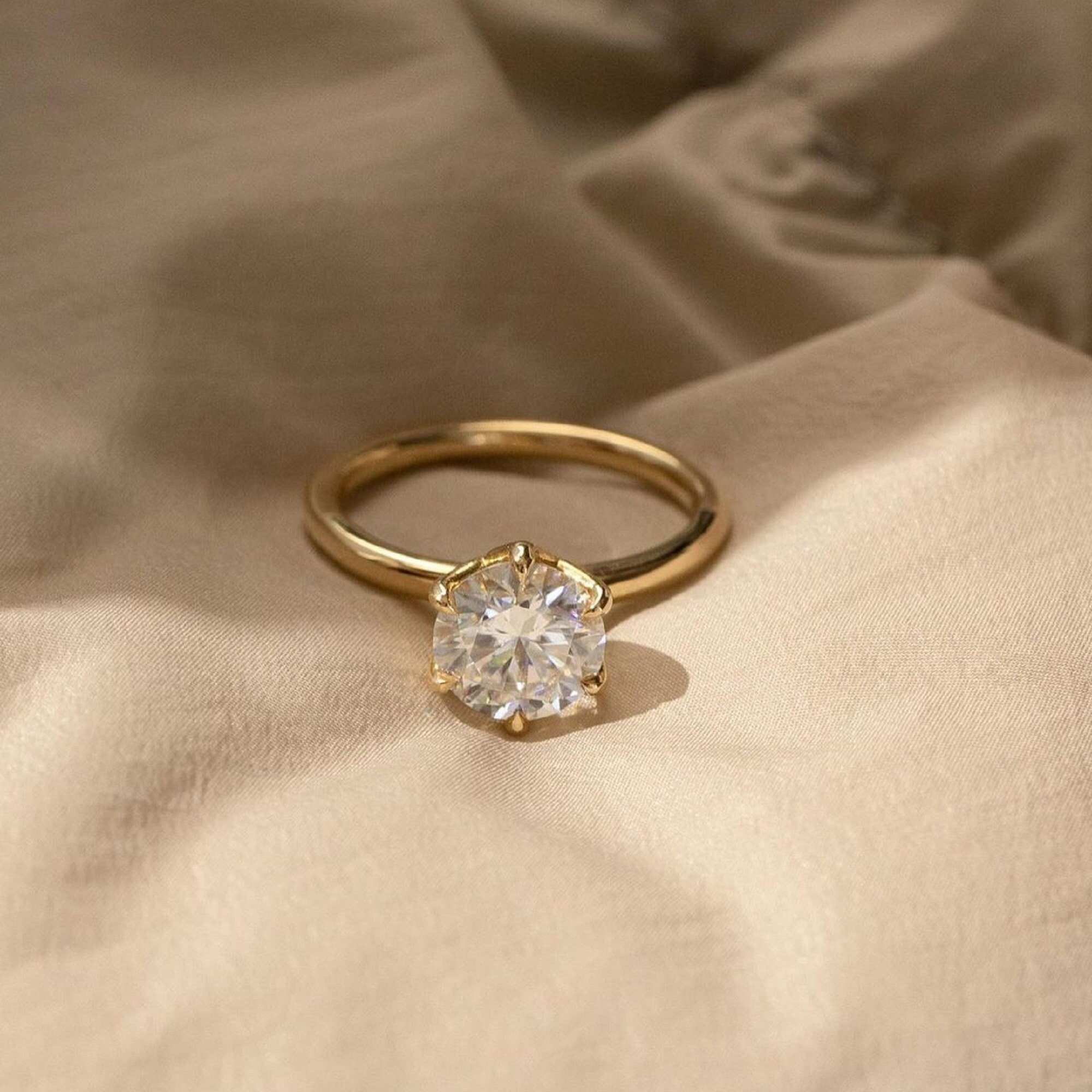 สีเหลืองทอง