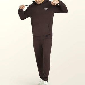 Ensemble de survêtement pour homme, matière douce et respirante, design flexible pour une liberté de mouvement, idéal pour l'entraînement et le fitness. - Product Image 1