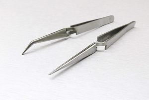 Pinzas Curvas de Acción Inversa con Bloqueo Cruzado y Punta Dentada, Material de Acero para Joyeros y Relojeros - Product Image 3