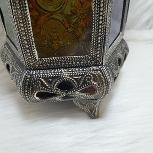 Los faroles de Ramadán transmiten una elegancia atemporal y un significado espiritual; los faroles de metal representan la resistencia a través de la fe. - Product Image 3