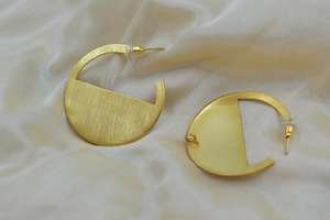 Los últimos pendientes de latón ligeros chapados en oro hechos a mano al por mayor para niñas y mujeres - Product Image 3