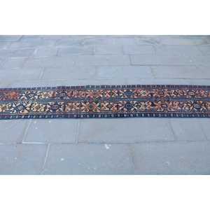 Alfombra Turca de 1.5x12.4 pies, Alfombra Vintage de Lana con Rayas Azules y Rojas - Product Image 4