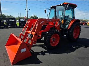 Tractores agrícolas Kubota de servicio pesado con elevación hidráulica y motor de 4 cilindros. - Product Image 6