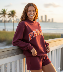Sweat-shirt respirant pour femme style universitaire à col montant, décontracté, avec patch brodé sur le devant, en polaire à séchage rapide, personnalisable avec logo, idéal pour l'hiver - Product Image 1