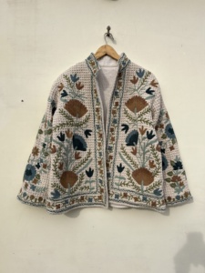 Venta al por mayor hecha a mano Suzani bordado Kantha chaqueta mujer corta Suzani chaqueta tamaño libre Blazers Chaqueta corta acolchada regalo para él - Product Image 5