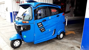 รถสามล้อไฟฟ้า NUEVA MOTOTAXI TORITO BAJAJ RE CROM Z 2025 รุ่น 250 ซีซี 4 จังหวะ 1000 วัตต์ รับน้ำหนักได้ 500 กิโลกรัม - Product Image 2