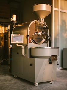เครื่องคั่วกาแฟไฟฟ้า SUNROASTER ขนาด 10 กก. แบบดรัม ได้รับการรับรองมาตรฐาน ISO 9001 คั่วได้ครั้งละ 12-20 นาที กำลังไฟ 1.3 กิโลวัตต์ รับประกัน 12 เดือน พร้อมบริการออนไลน์ - Product Image 6