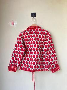 Strawberry matelassé motif floral mignon manteau d'hiver col à volants Boho unisexe veste en coton avec fermeture à bouton cadeau de noël - Product Image 5