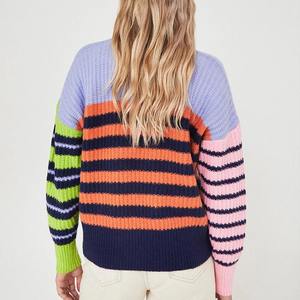 Suéter de Invierno para Mujer con Cuello Redondo y Logotipo Frontal, 100% Lana, Estilo Urbano - Product Image 3