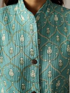 Vente en gros Veste matelassée sans manches pour femmes design d'hiver réversible rembourrage en coton imprimé tissé pour l'automne - Product Image 6