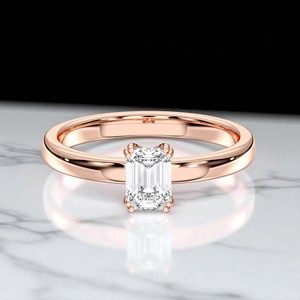 Anillo de compromiso de solitario de moissanita con forma de esmeralda de 0,50 quilates, Juego de puntas de plata para ella - Product Image 3