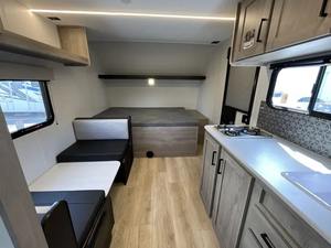 Moderno 2025 nuevo 17BHLC Camper Trailer 4 personas Pop up Mini caravana de lujo con cocina ligera y todoterreno amigable 4x4 - Product Image 4