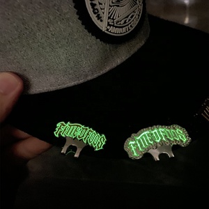 Clip per Tesa a Forma di Spilla per Cappello Personalizzata Fluorescente Placcata Oro di Alta Qualità - Product Image 1