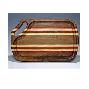 Tabla de cortar elegante de acacia diseñada para proporcionar un corte cómodo y confiable con tonos naturales cálidos, ideal para la cocina casera. - Product Image 2