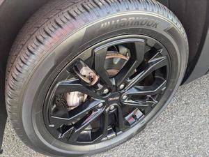 GMC Yukon XL AT4 2023 con Asientos de Cuero, Techo Panorámico y Transmisión Automática - Product Image 2