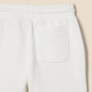 Fabricante de conjuntos de sudaderas con capucha y pantalones cortos para hombre de primera calidad que Crea elegantes trajes de dos piezas con telas cómodas y atractivo moderno - Product Image 5