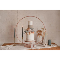 Support de gâteau en arc de finition doré peint pour la fête de mariage et la célébration d'anniversaire Design fournitures de support de gâteau classique