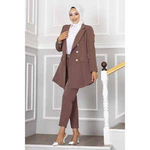 Conjunto de Hijab Estilo Oficina para Mujer con Detalle de Cuello de Pañuelo en Color Café - Product Image 1