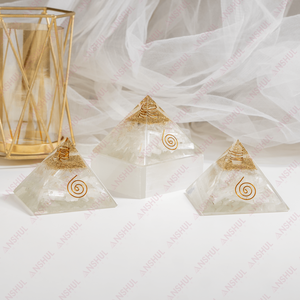 Pyramide de guérison en sélénite naturelle premium avec pointe de cristal pour la méditation et la décoration - Product Image 3