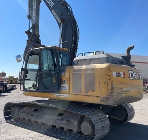 รถแทรกเตอร์ล้อยาง John Deere 210G LC มือสองสภาพดี 80 แรงม้า ขับเคลื่อน 4 ล้อ เครื่องยนต์ประสิทธิภาพสูง พร้อมหัวขุด สำหรับงานเกษตร - Product Image 1