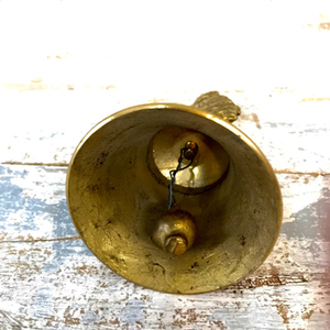 Campana de iglesia de latón dorado antiguo de alta calidad con mango elegante, perfecta para exhibición de vacaciones de Navidad de mesa, suministro festivo - Product Image 6